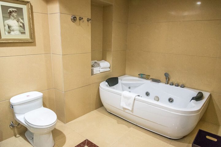 Room 16 of 25