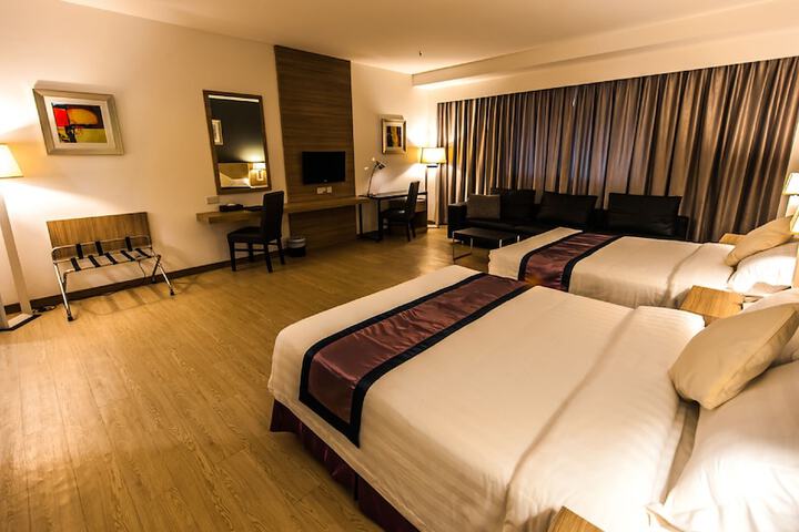 Room 33 of 90