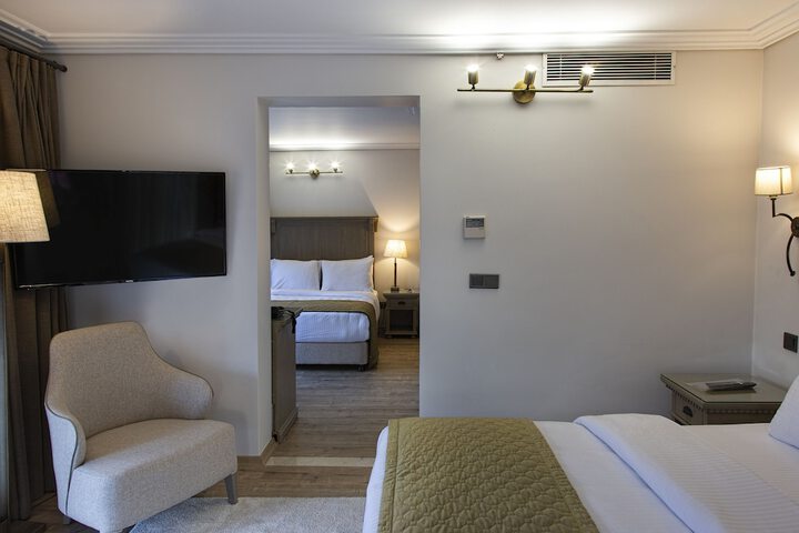 Room 45 of 107