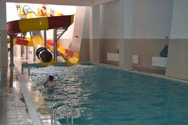 Hotel with Pool