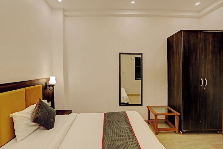Room 9 of 29