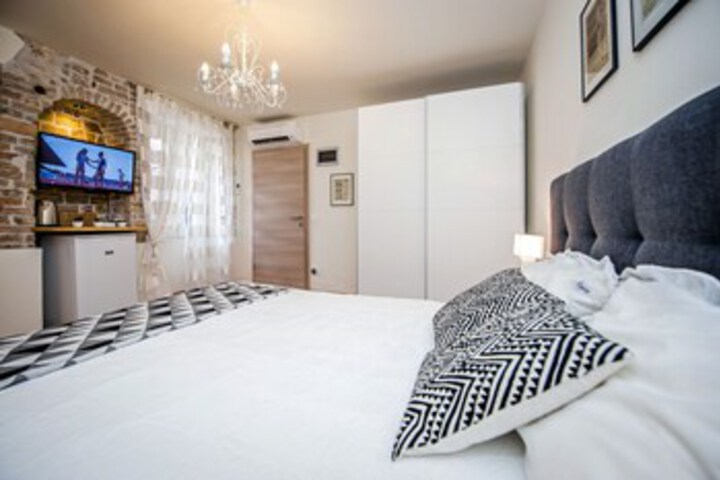 Room 193 of 306