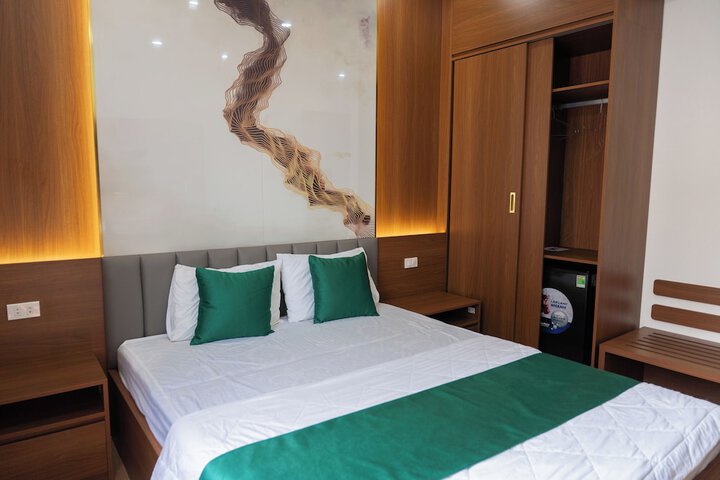 Room 12 of 19