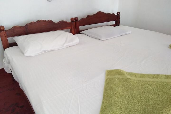 Room 7 of 14