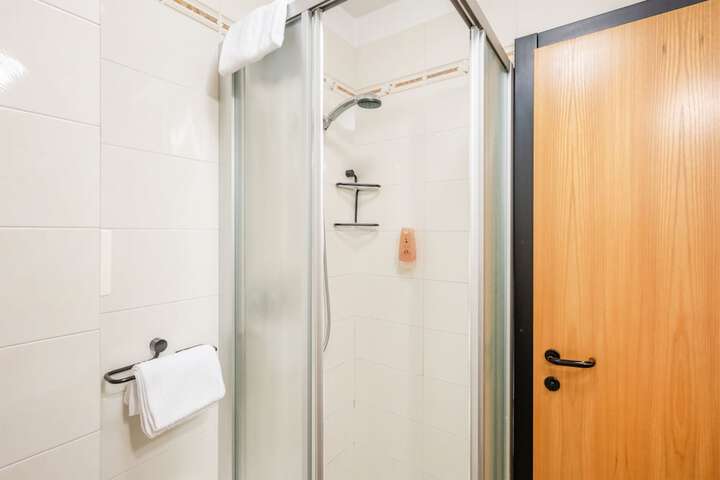 Room 47 of 100