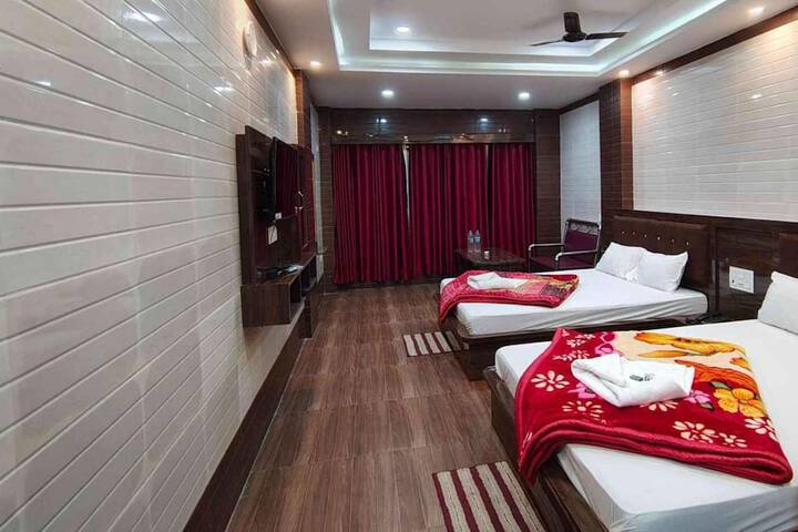 Room 8 of 48