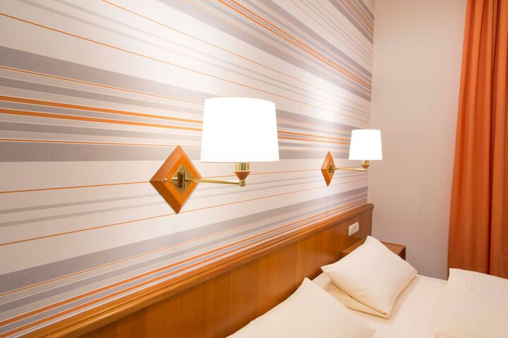 Room 28 of 47