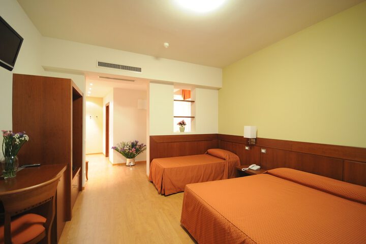 Room 6 of 49