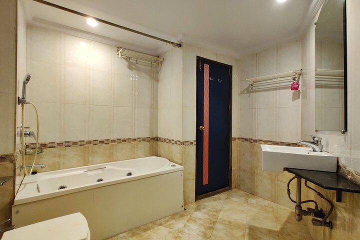 Room 36 of 125