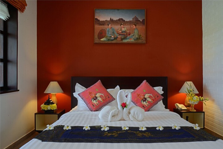 Room 6 of 33