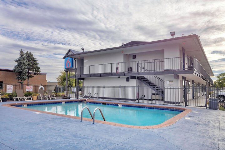 Hotel with Pool