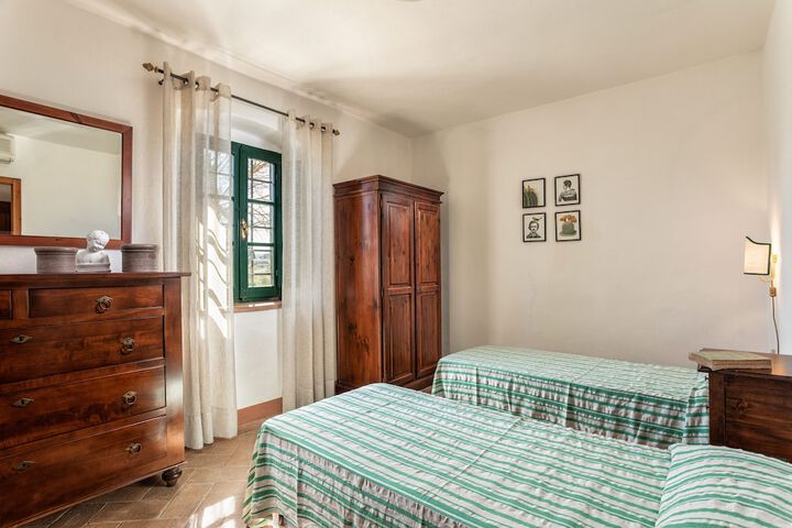 Room 4 of 120