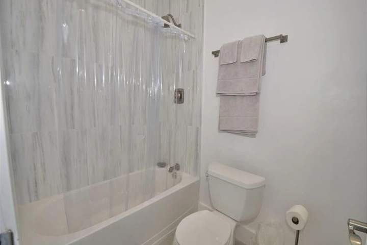 Room 8 of 24