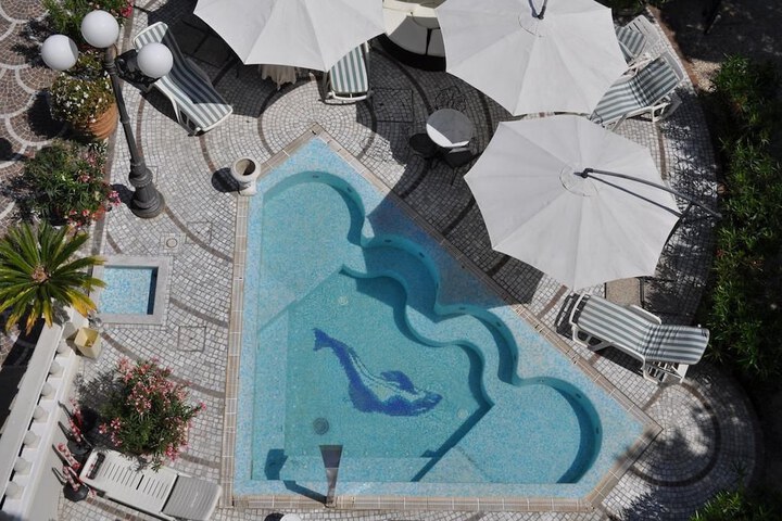 Hotel with Pool
