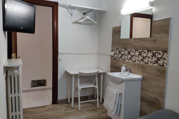 Room 6 of 56