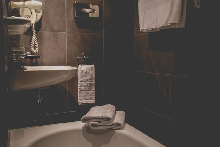 Room 34 of 59