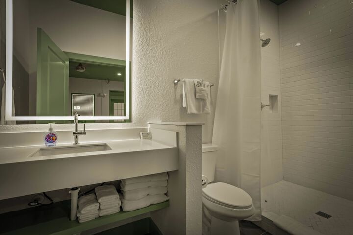 Room 50 of 111