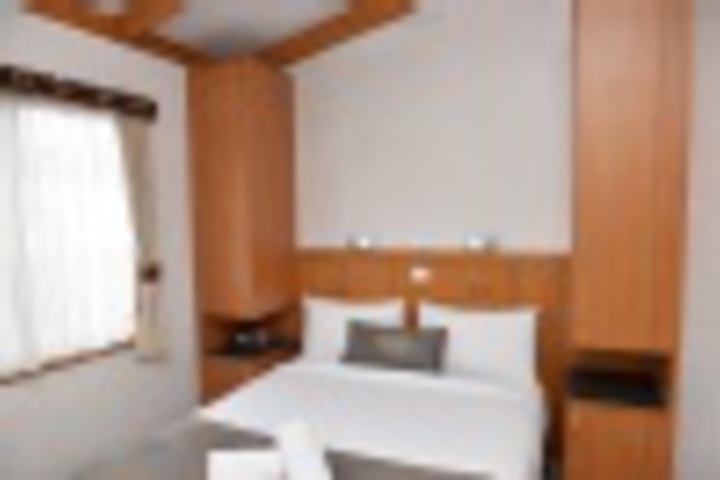 Room 28 of 324
