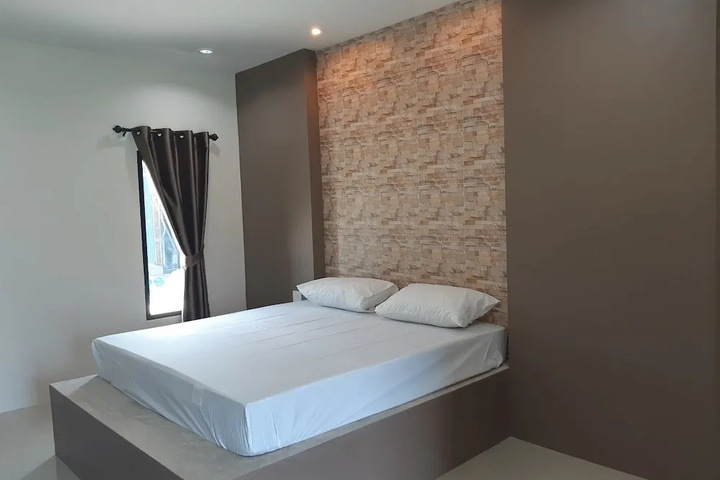 Room 3 of 9