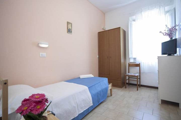 Room 25 of 39
