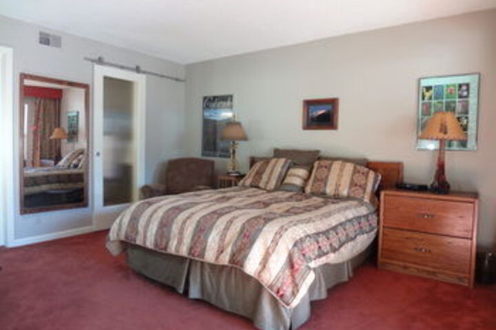 Room 33 of 105