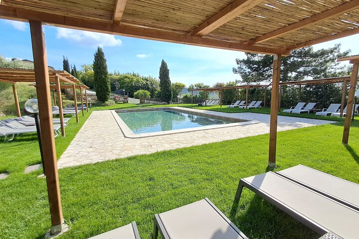 Pool 96 of 149