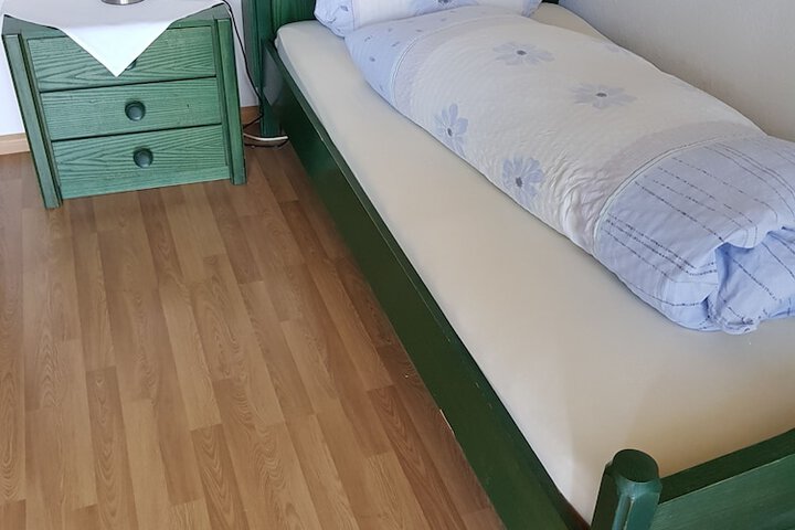 Room 6 of 17