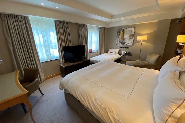 Room 5 of 112