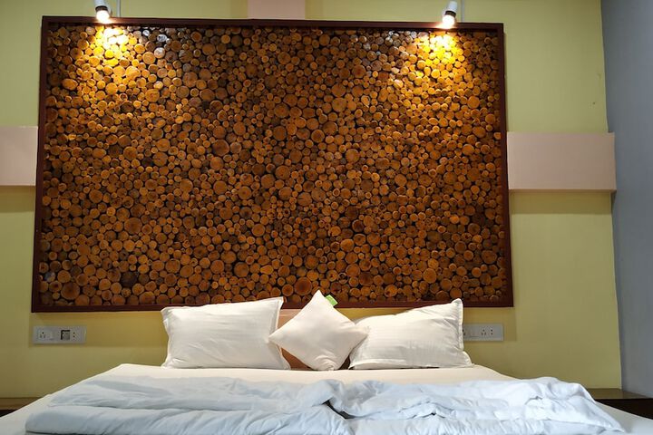 Room 7 of 27