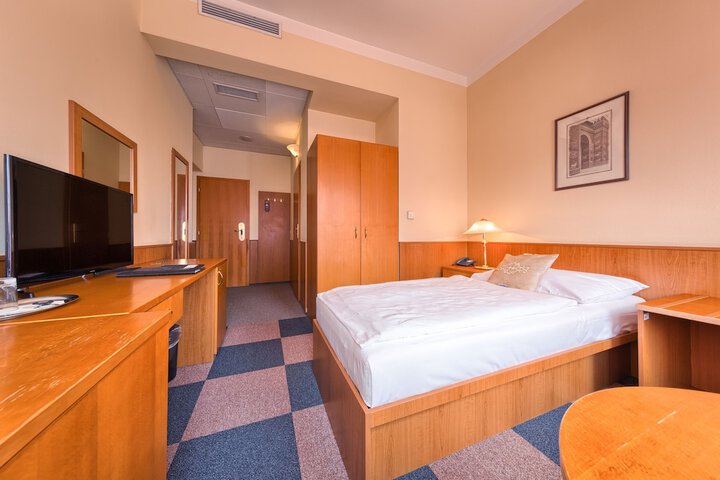 Room 19 of 99