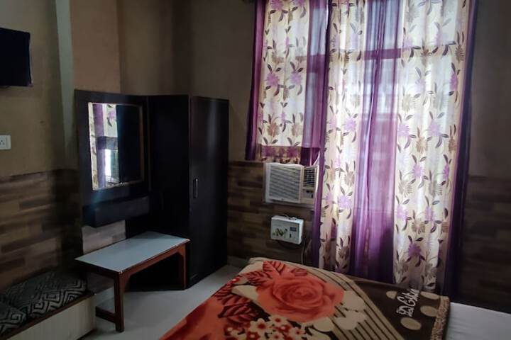 Room 12 of 69