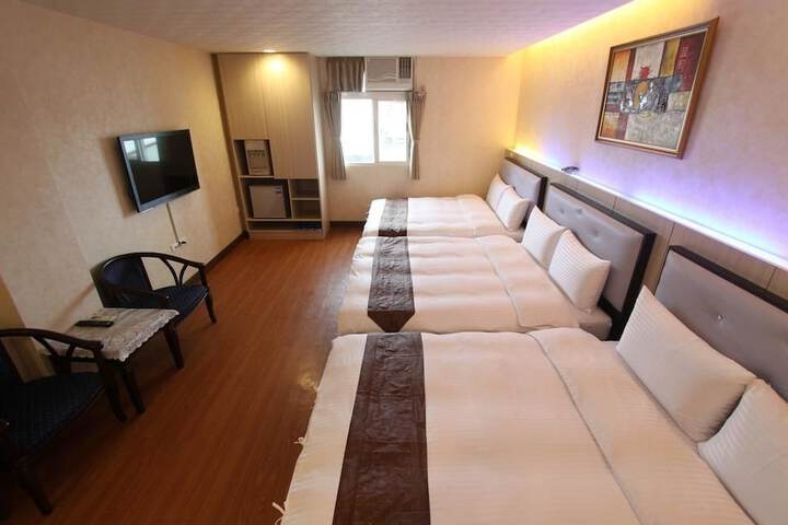 Room 4 of 28