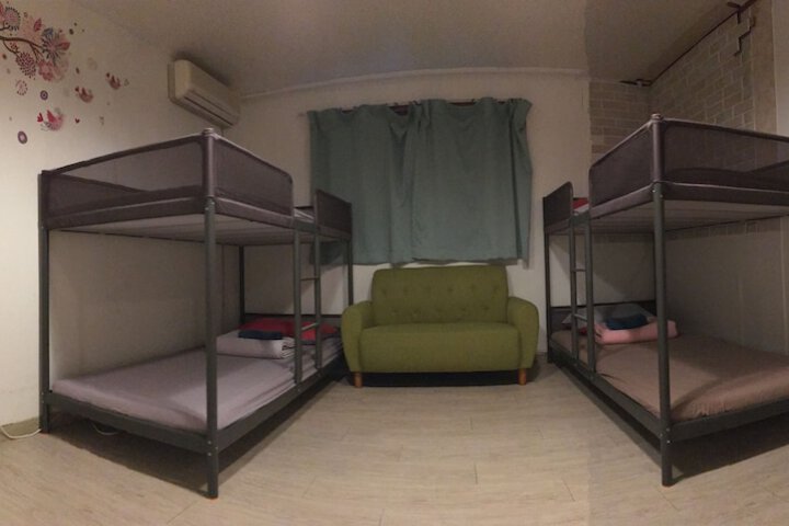 Room 28 of 47