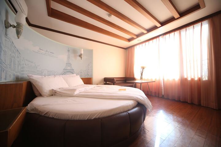 Room 30 of 64