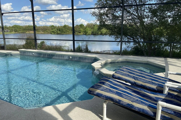 Pool 10 of 20