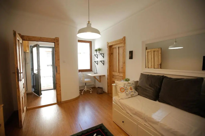 Room 2 of 9