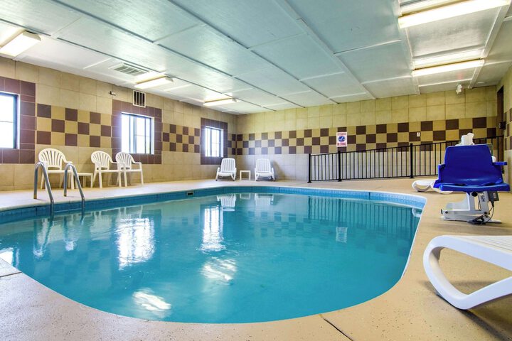 Pool 25 of 37