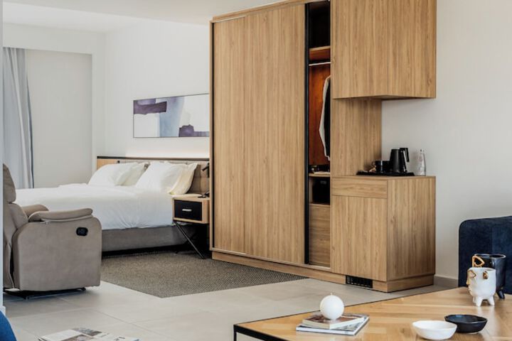 Room 25 of 41