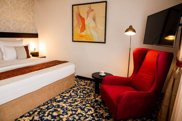 Room 27 of 105