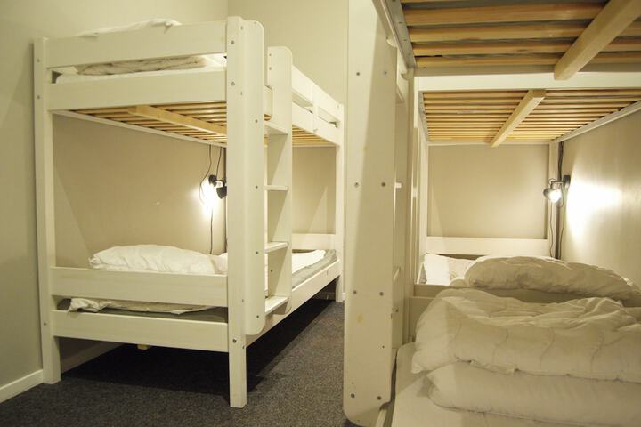Room 85 of 128
