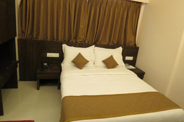 Room 9 of 24
