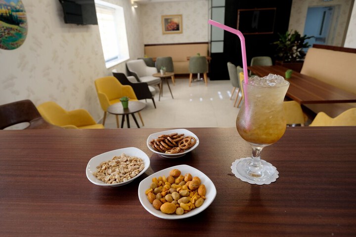 Lounge 58 of 106