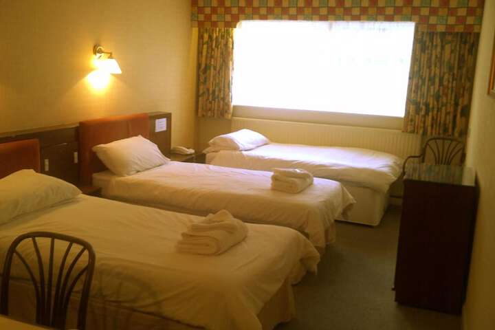 Room 17 of 33