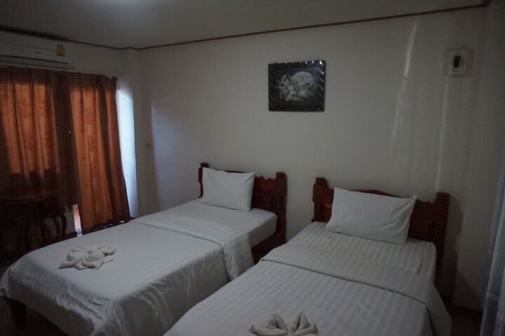 Room 13 of 24