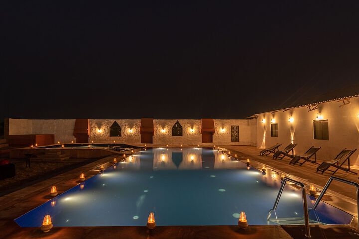 Hotel Pool