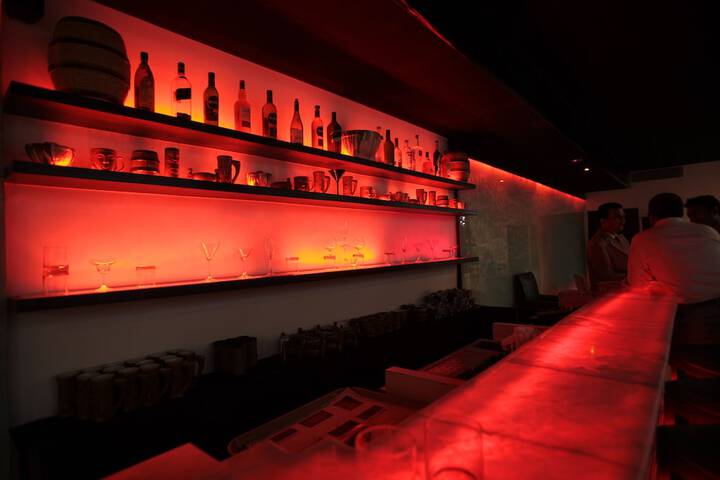 Lounge 42 of 51