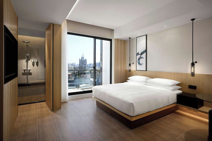 Room 16 of 36