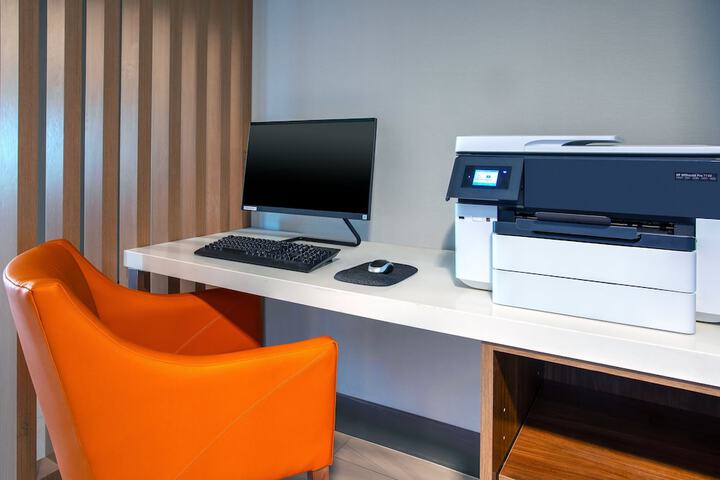 Business Center 33 of 45