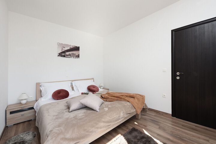 Room 3 of 47