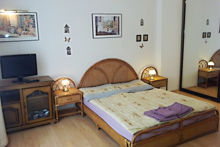 Room 8 of 209